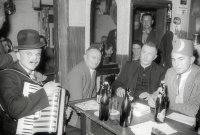 1958 - 011 - Fasching 1958
Schwarz Gerhard, Pfeuffer Josef, Kämmer Theresia, Scheckenbach Theresia, Ruchser Josef, Pfarrer Anton Vorndran, Dürr Edwin